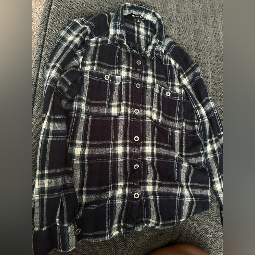 🦋Kendall & Kylie Navy Plaid Flannel 🦋